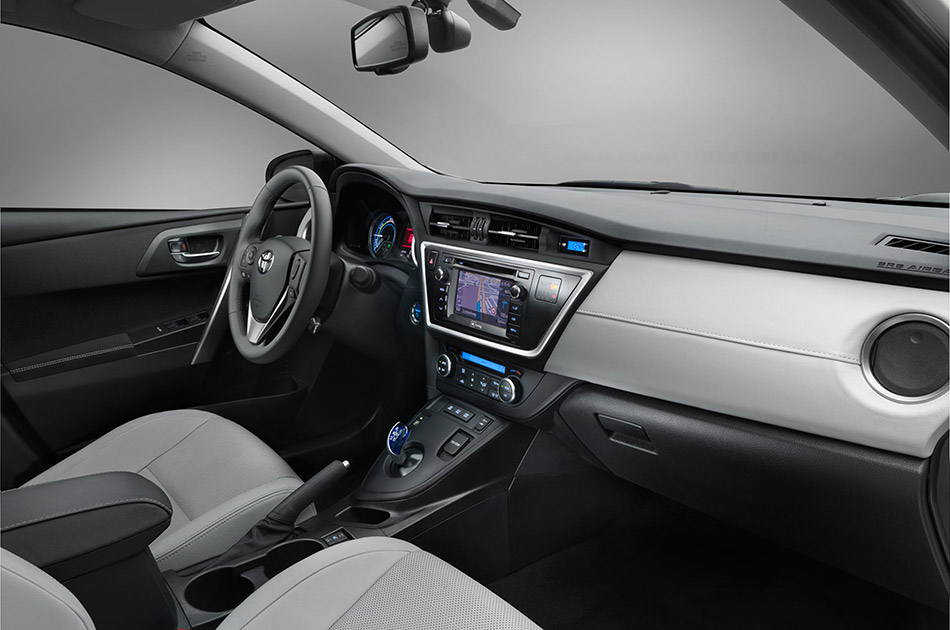 2013 Toyota Auris Interior