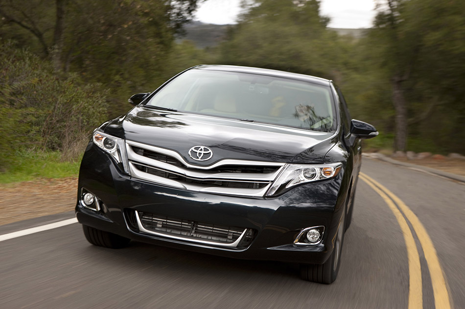 2013 Toyota Venza Front Angle