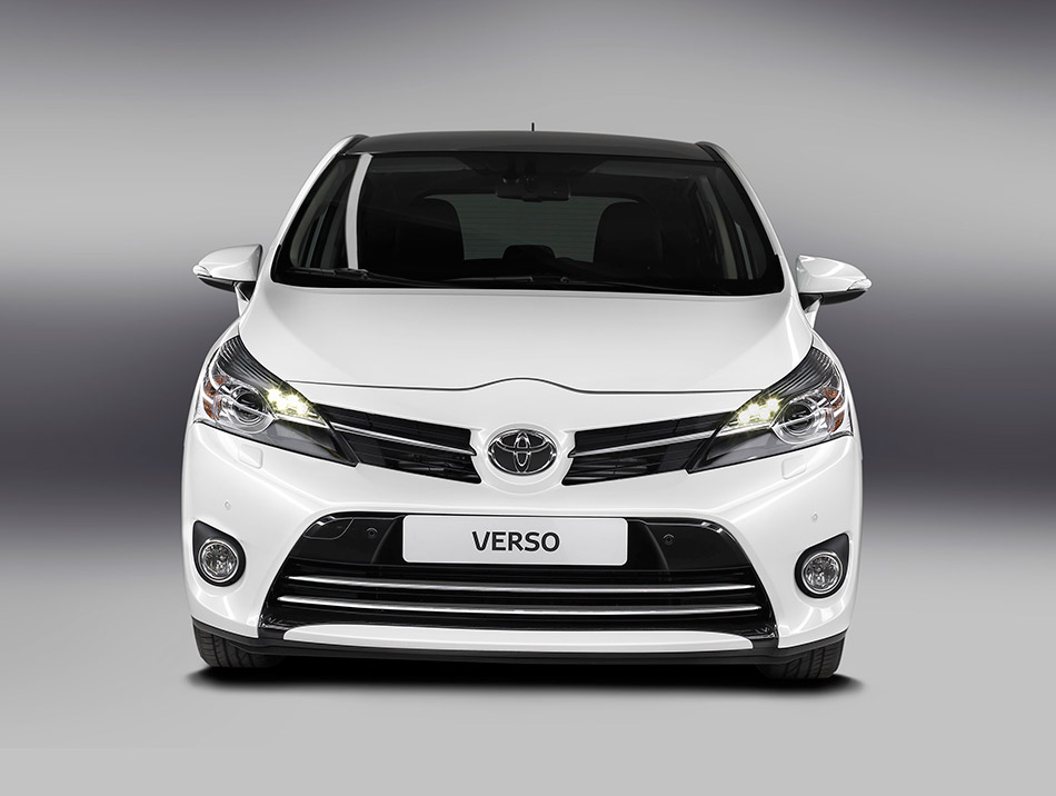 2013 Toyota Verso Front Angle