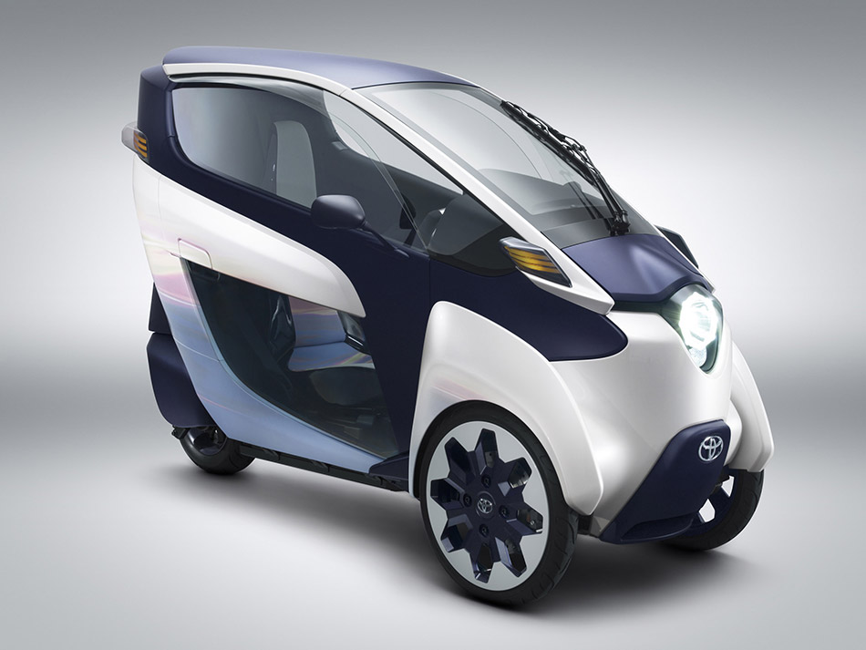 2013 Toyota i-ROAD Concept Front Angle