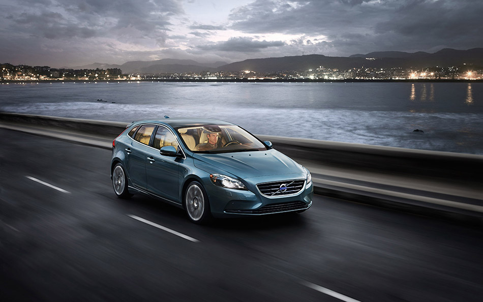 2013 Volvo V40 Front Angle