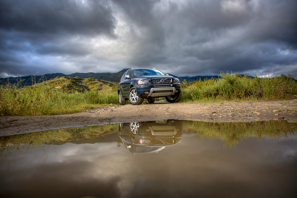 2013 Volvo XC90 Front Angle