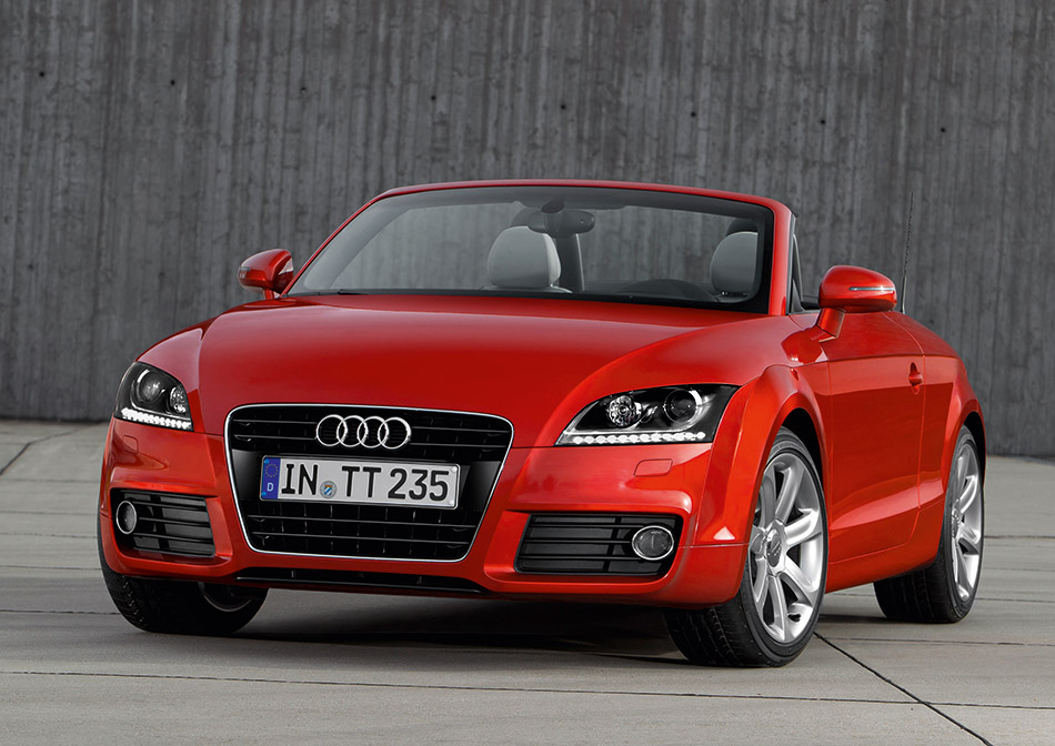 2014 Audi TT Coupe-Roadster Front Angle