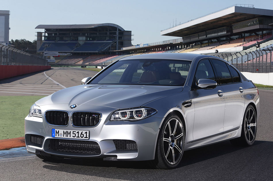 2014 BMW M5 Front Angle