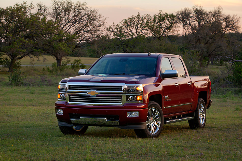 2014 Chevrolet Silverado Front Angle