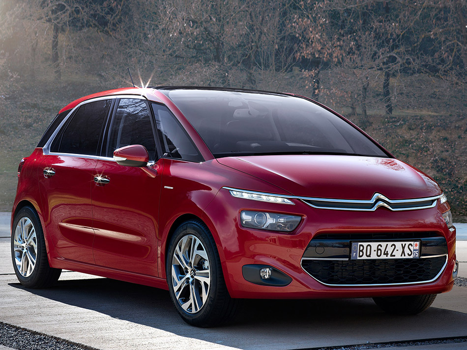 2014 Citroen C4 Picasso Front Angle