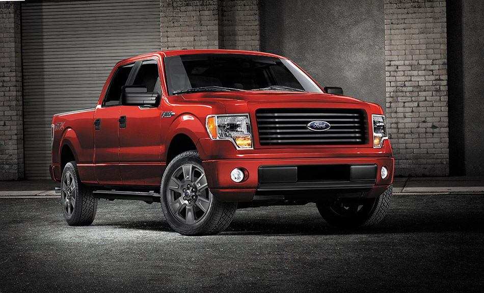 2014 Ford F-150 STX SuperCrew Front Angle