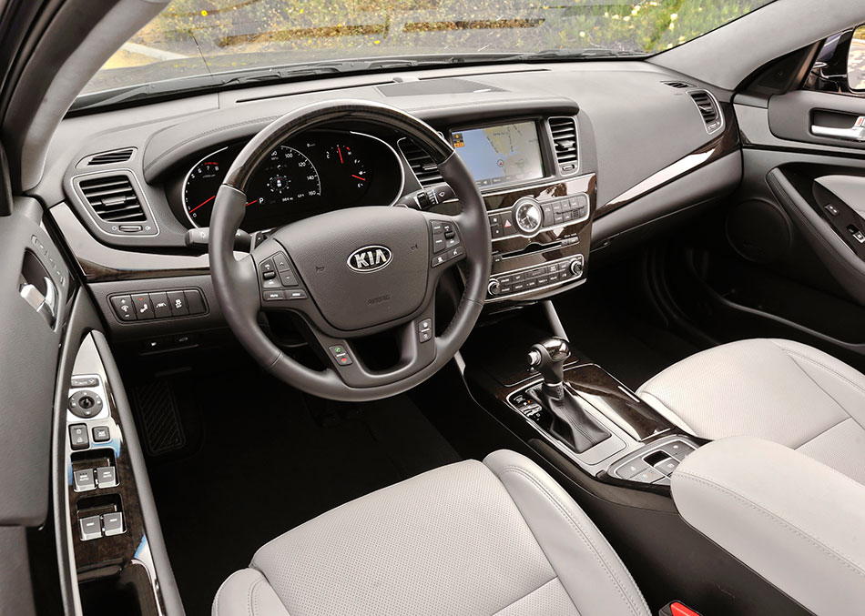 2014 Kia Cadenza Interior