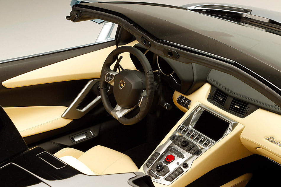 2014 Lamborghini Aventador LP700-4 Roadster Interior