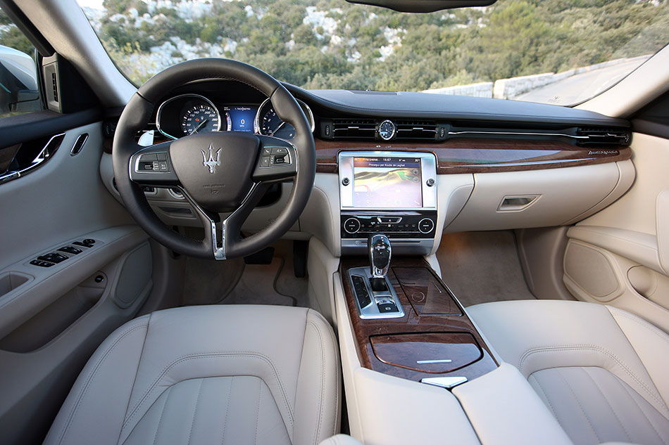 2014 Maserati Quattroporte Interior