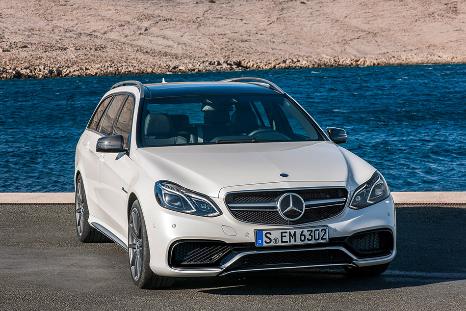 2014 Mercedes-Benz E 63 AMG Front Angle