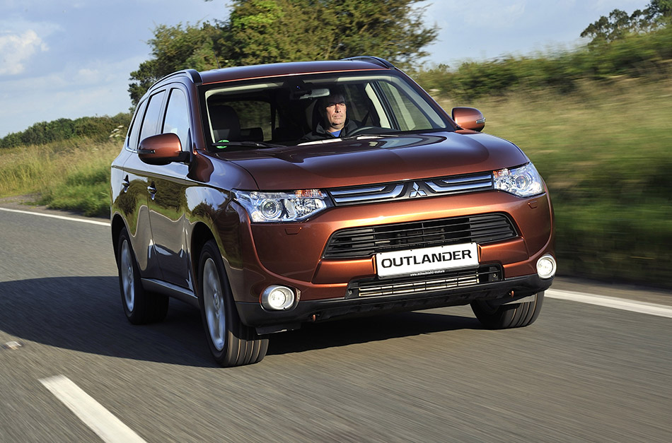 2014 Mitsubishi Outlander Front Angle