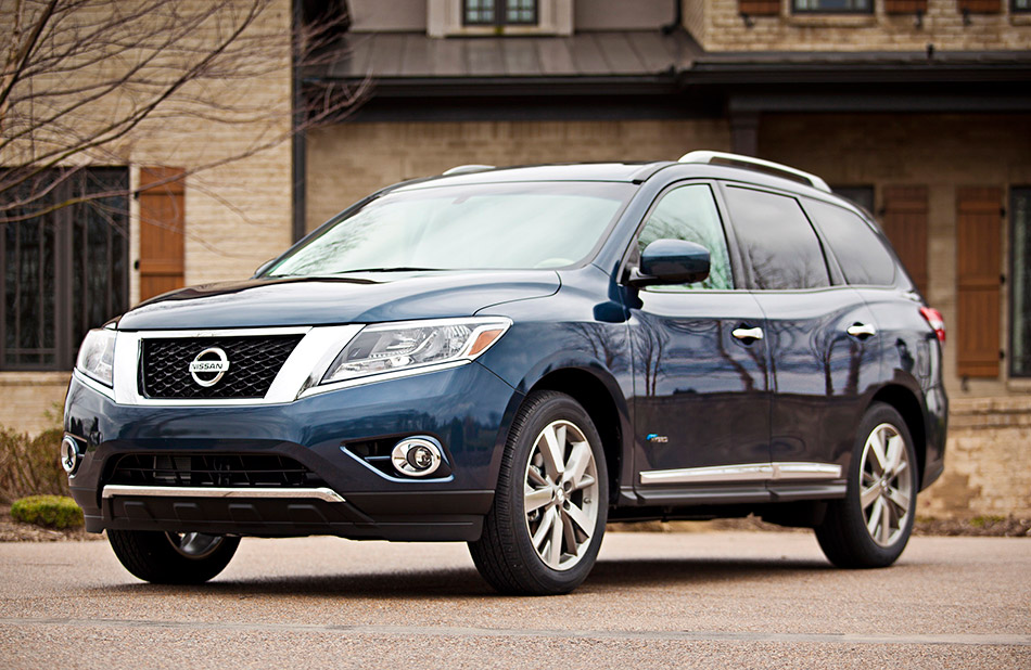 2014 Nissan Pathfinder Hybrid Front Angle