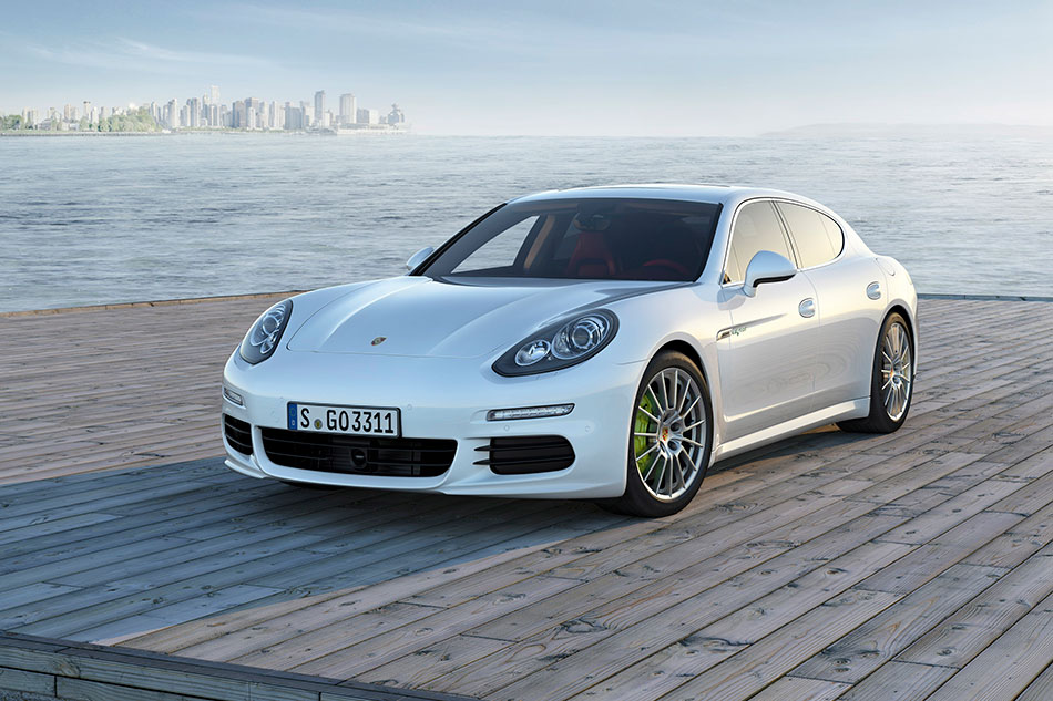 2014 Porsche Panamera Front Angle