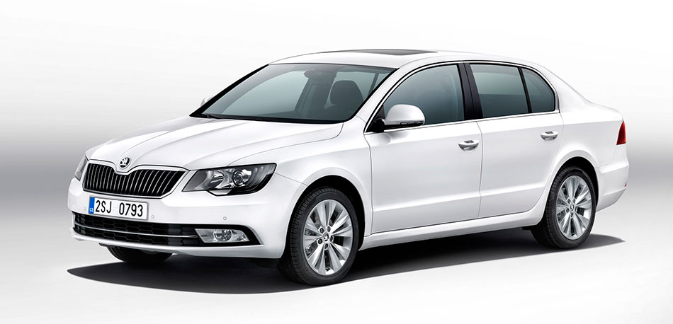 2014 Skoda Superb Front Angle