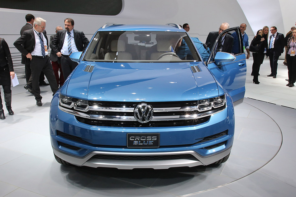 2014 Volkswagen CrossBlue Concept Front