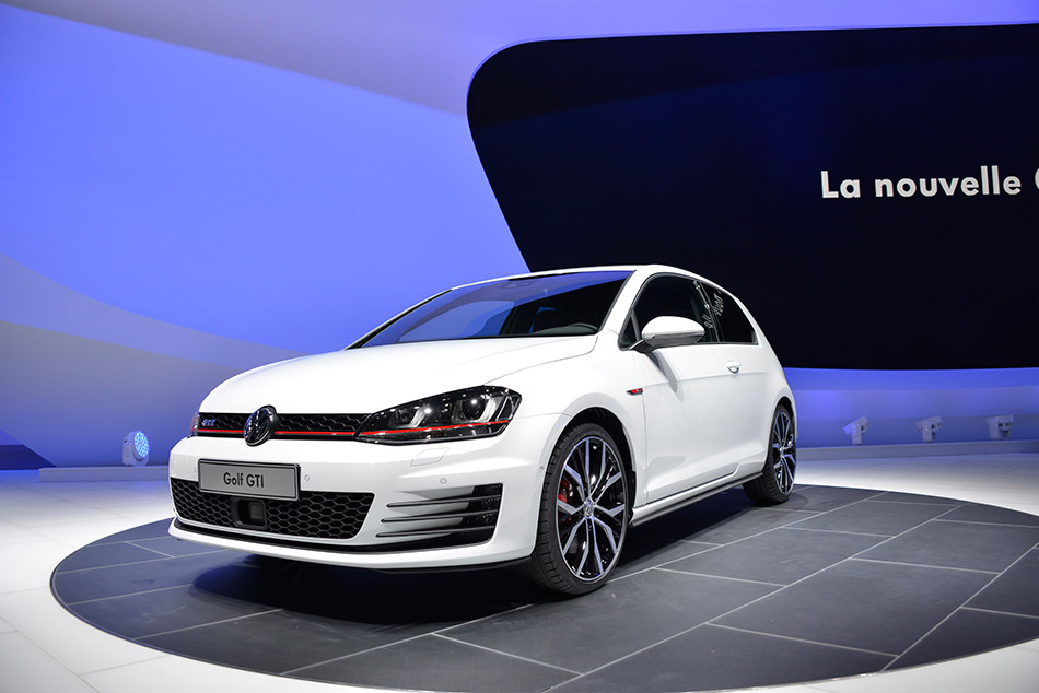 2014 Volkswagen Golf GTI Front Angle