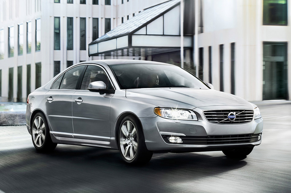 2014 Volvo S80 Front Angle