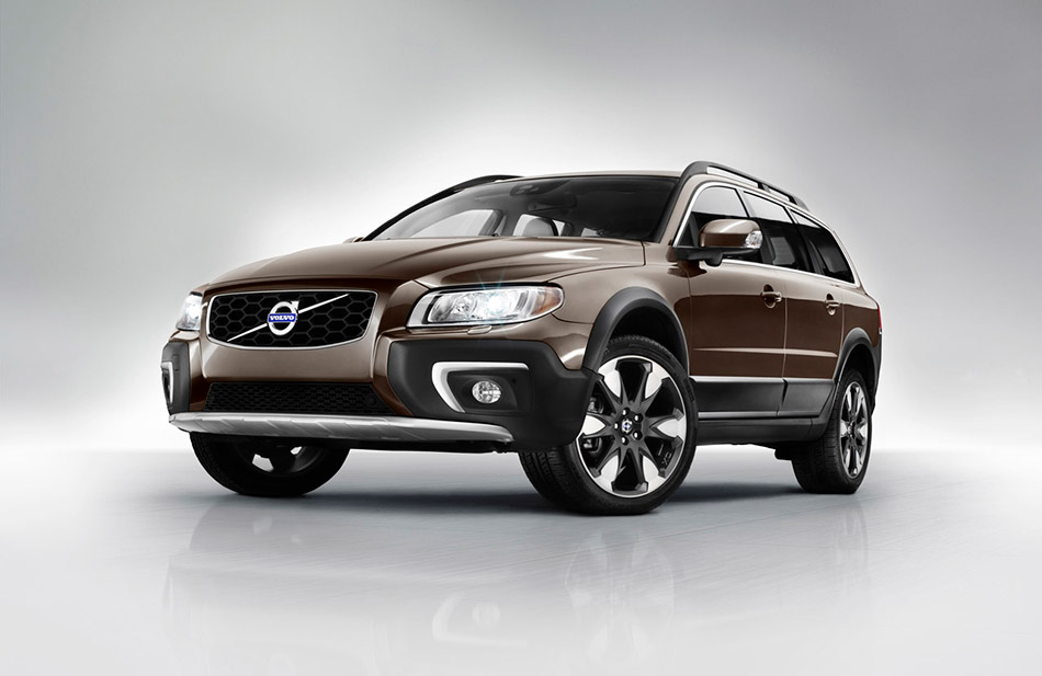 2014 Volvo XC70 Front Angle