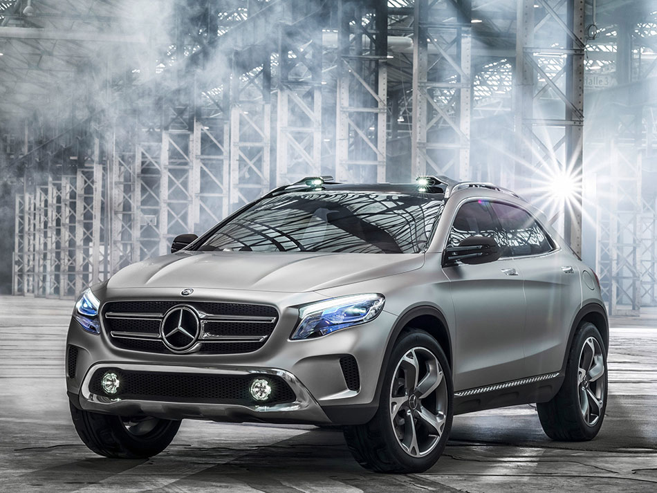 2015 Mercedes-Benz Concept GLA-Class Front Angle