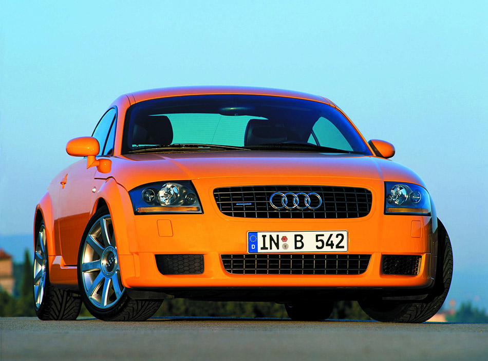 2002 Audi TT 3.2 quattro Front Angle