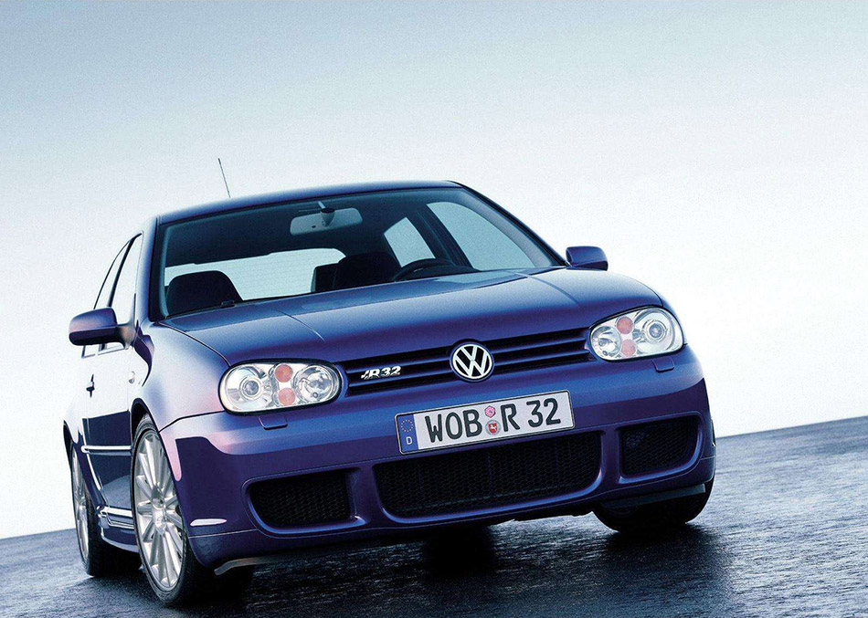 2002 Volkswagen Golf R32 Front Angle