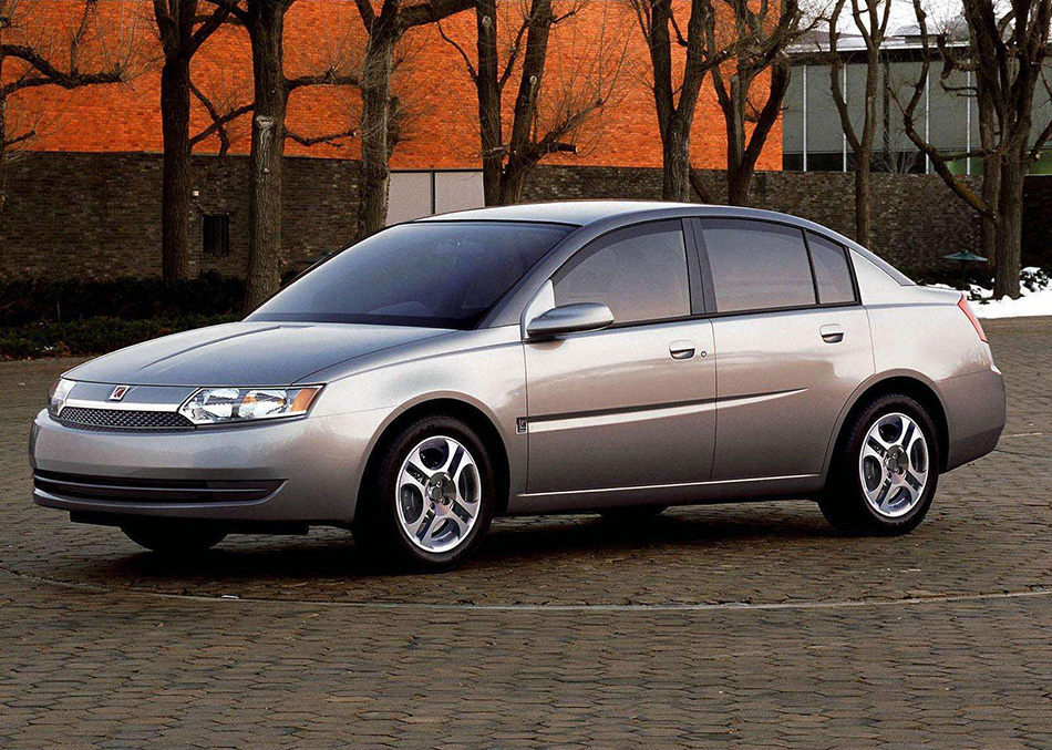 2003 Saturn ION Sedan Front Angle