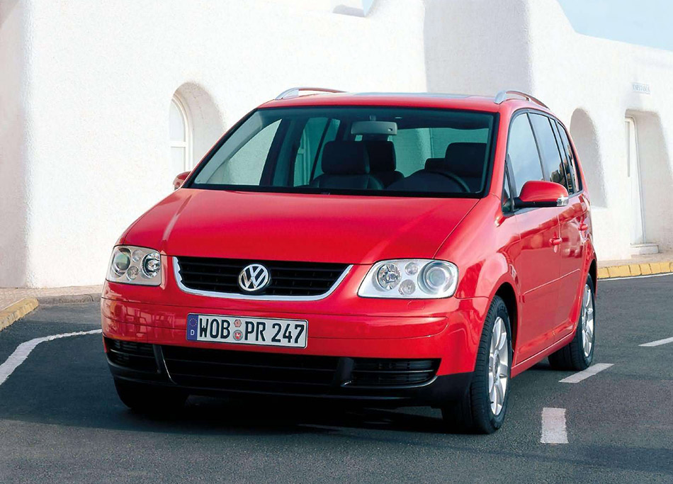 2003 Volkswagen Touran Front Angle