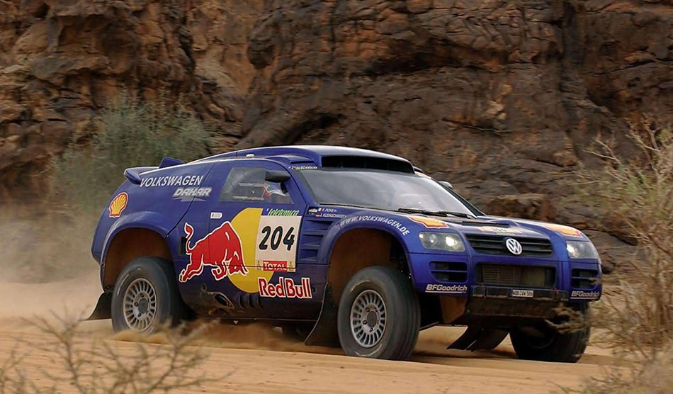 2004 Volkswagen Race Touareg Front Angle