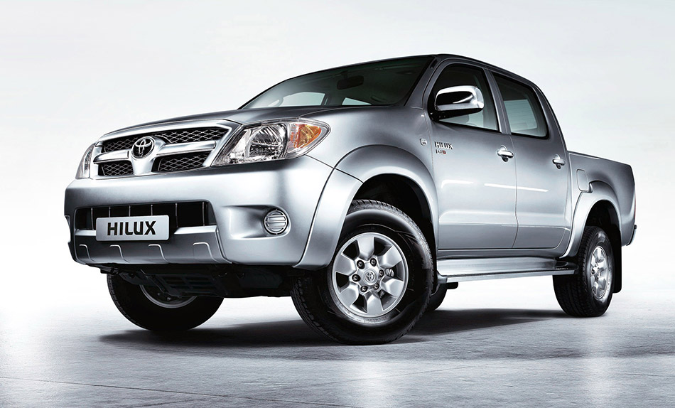 2005 Toyota Hilux Front Angle
