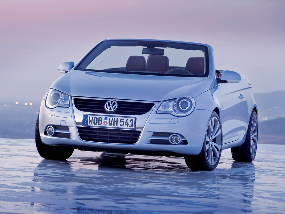 2005 Volkswagen EOS Front Angle