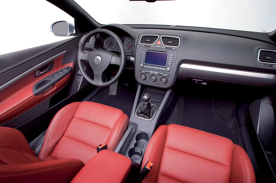 2005 Volkswagen EOS Front Angle