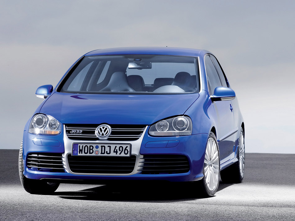 2005 Volkswagen Golf R32 Front Angle