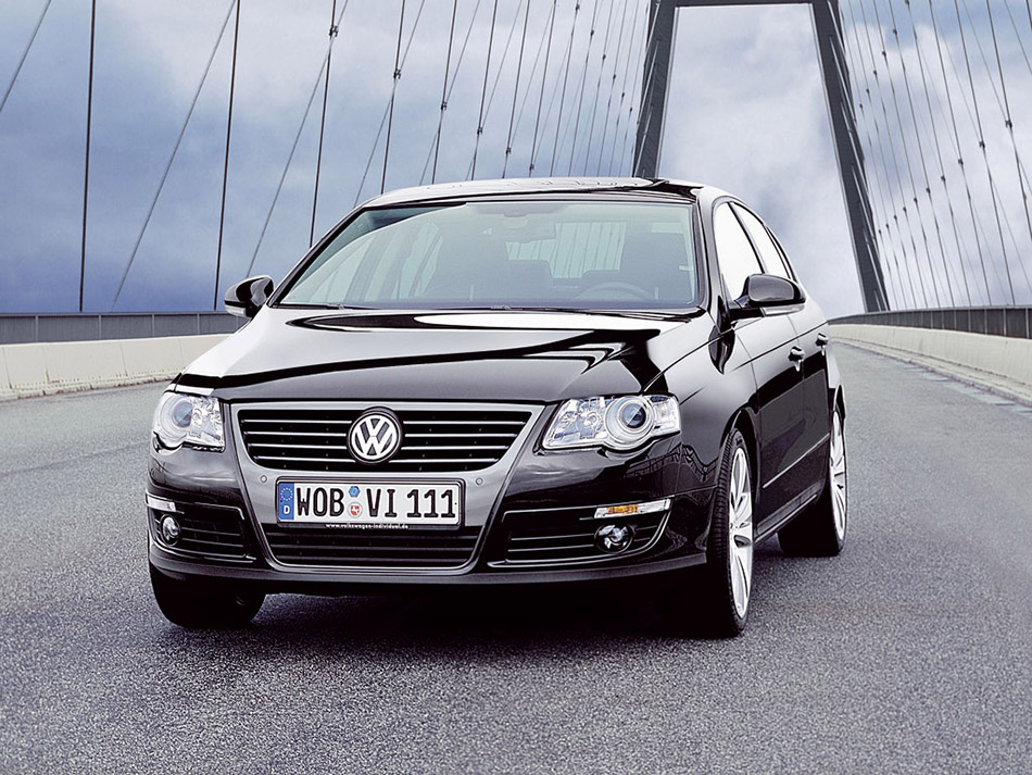 2005 Volkswagen Passat Design Package Front Angle