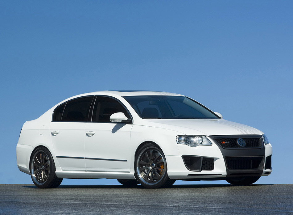 2005 Volkswagen Passat R GT Front Angle