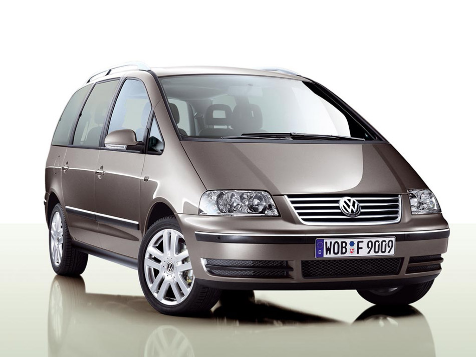 2005 Volkswagen Sharan Freestyle Front Angle