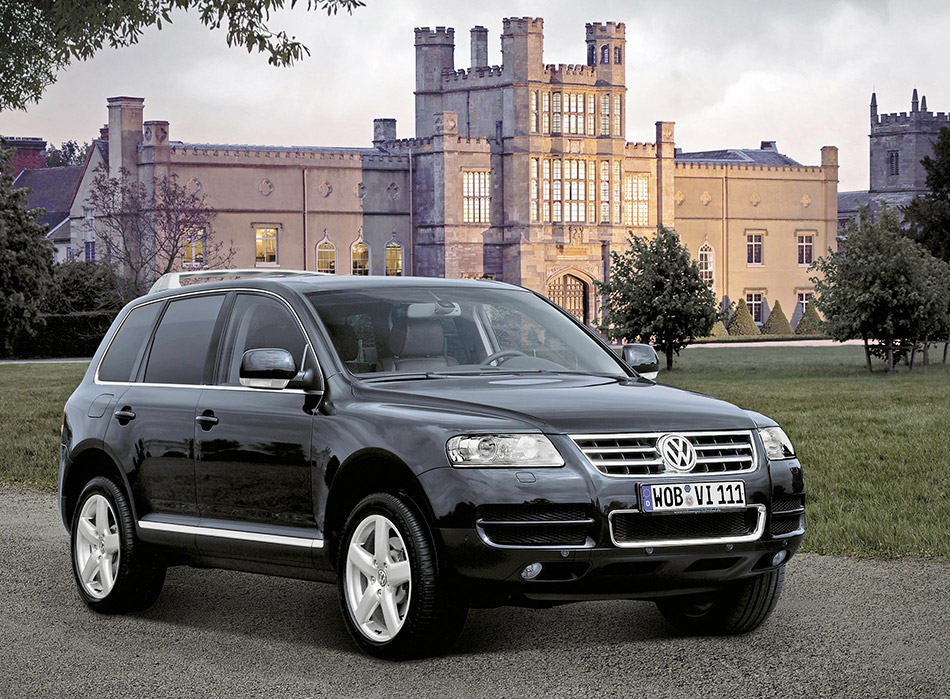 2005 Volkswagen Touareg W12 Front Angle