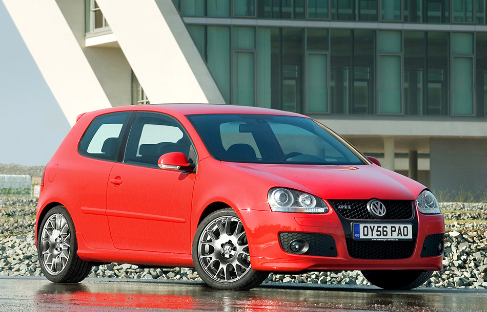 2006 Volkswagen Golf GTI Edition 30 Front Angle