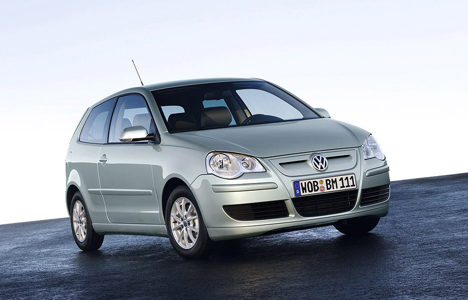 2006 Volkswagen Polo BlueMotion Front Angle