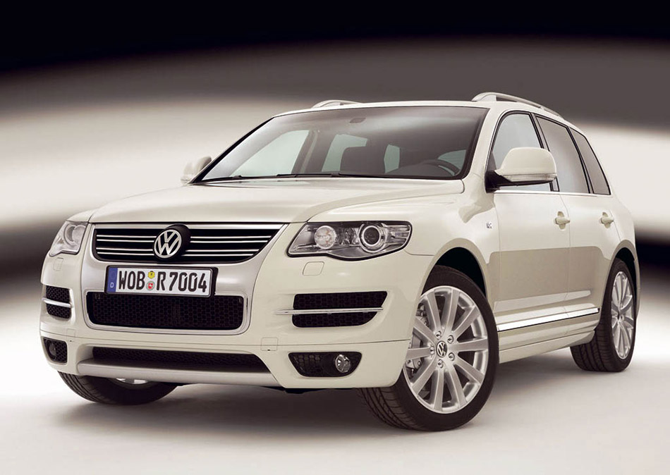 2006 Volkswagen Touareg R Line Front Angle
