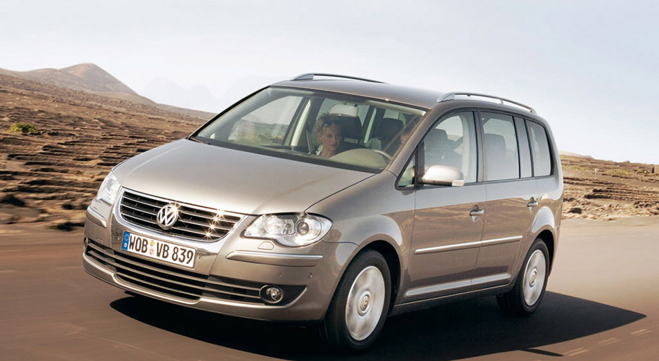 2006 Volkswagen Touran Front Angle