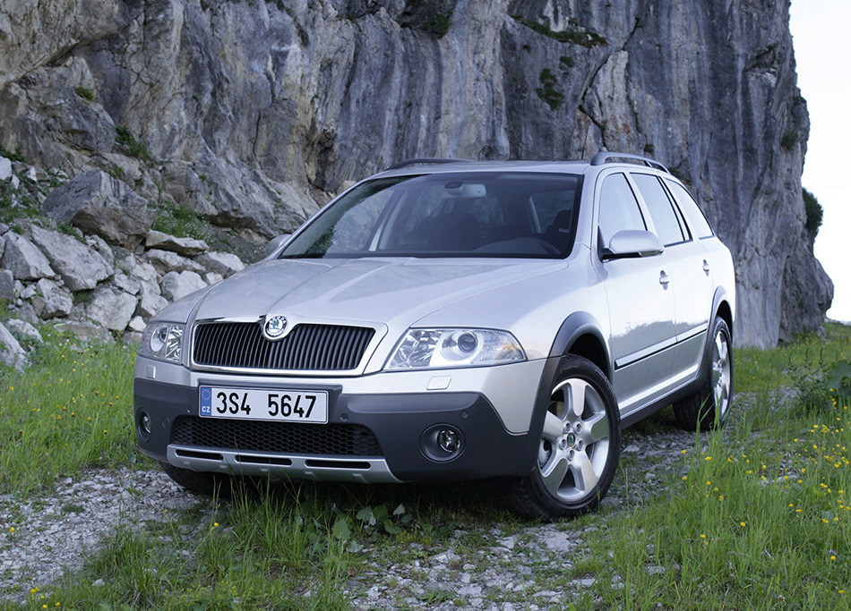 2007 Skoda Octavia Scout Front Angle