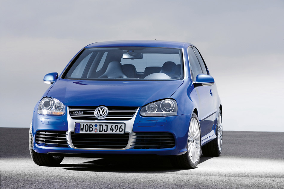 2007 Volkswagen Golf R32 Front Angle