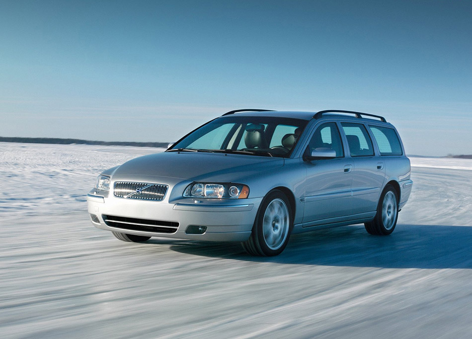 2007 Volvo V70 Front Angle 2