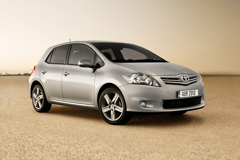 2010 Toyota Auris Front Angle