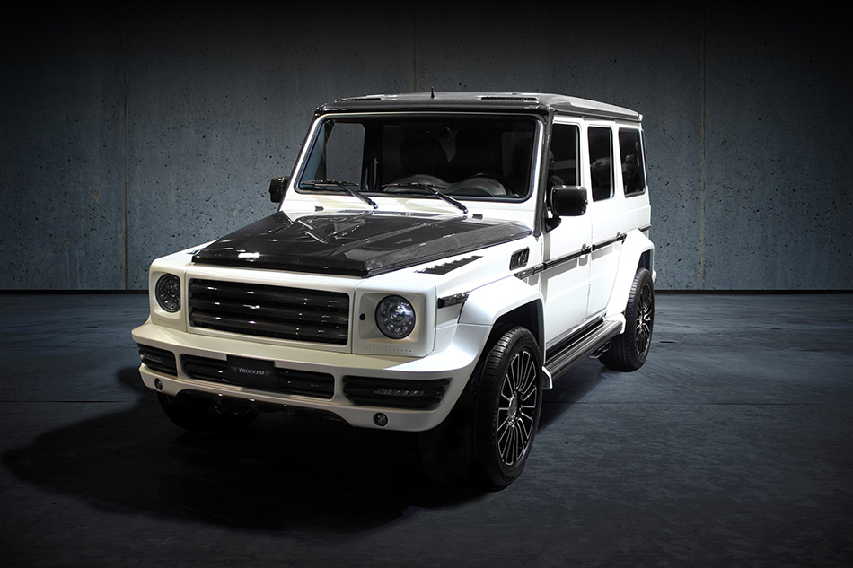 2011 MANSORY Mercedes-Benz G-Klasse Front Angle