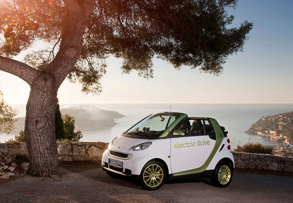 2011 Smart ForTwo Electric Drive Front Angle