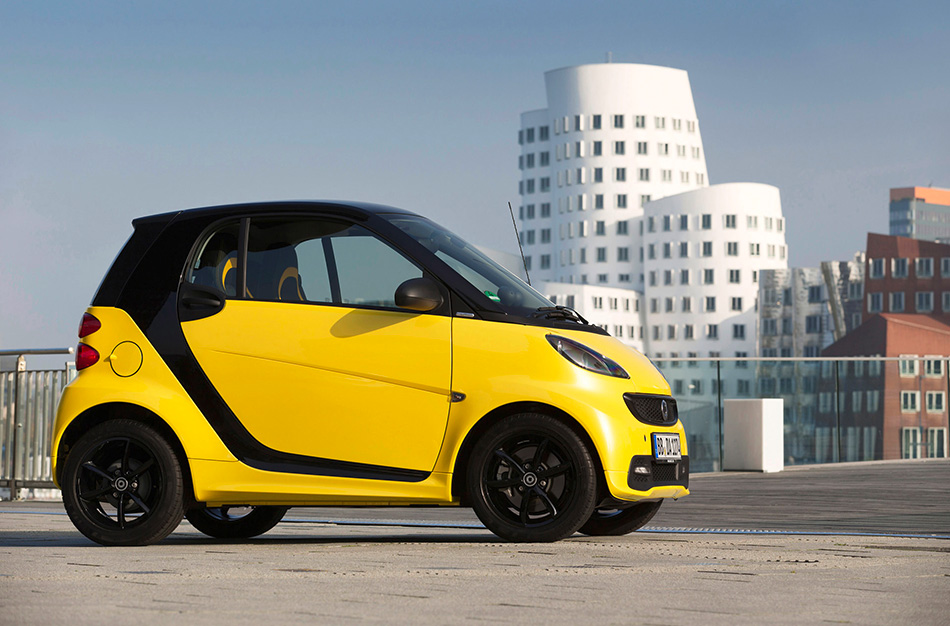 2013 Smart ForTwo Edition Cityflame Front Angle