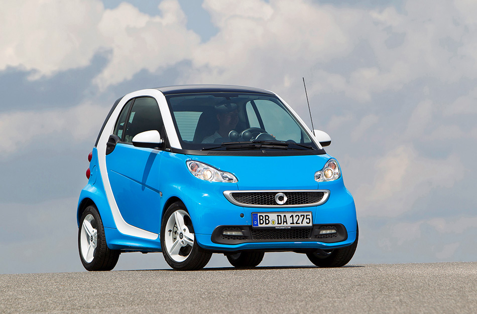 2013 Smart ForTwo Edition IceShine Front Angle