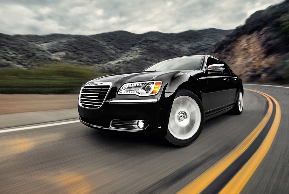 2014 Chrysler 300 Front Angle